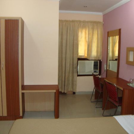 Hotel Bari International Bhubaneswar Room photo