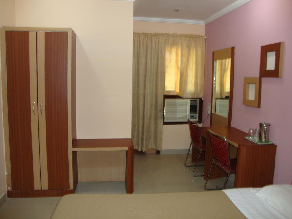 Hotel Bari International Bhubaneswar Room photo