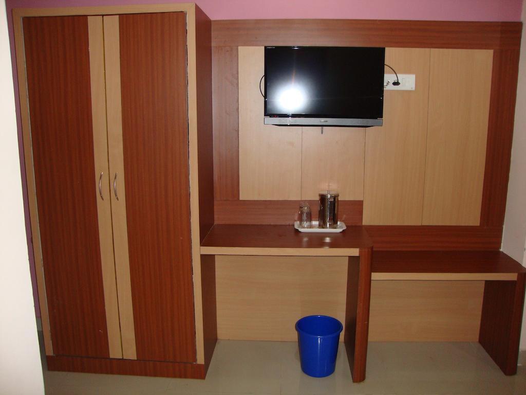Hotel Bari International Bhubaneswar Room photo